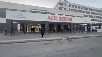 Okulda zehirlenen 102 öğrenci hastanelik oldu