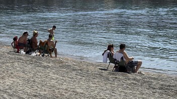 Tatil cennetine yaz geldi; sahiller canlandı