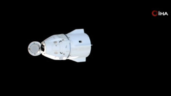 Uzayda tarihi yolculuk başladı: Mahsur kalan astronotlar geri dönüyor