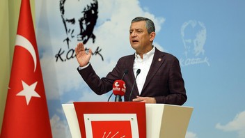 CHP kurultayında işler karışacak: Genel Başkanlık için Özgür Özel'in karşısına 2 rakip çıktı!
