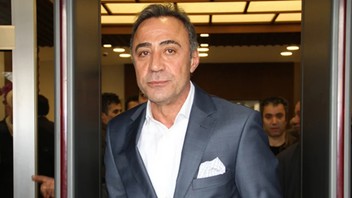 Eski milletvekili ve ünlü oyuncu CHP Genel Başkanlığı için adaylığını açıkladı