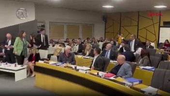 Belediye Meclisi'nde kıyamet koptu: ''Kırarım o parmağını, terbiyesiz herif!''
