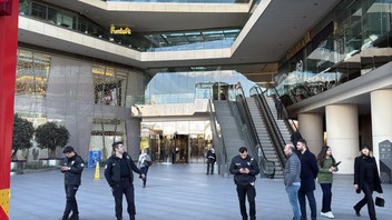 İstanbul'da AVM'de korkutan yangın