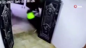 İstanbul'da alkollü sürücü çarpıp kaçtı: Olay anı kamerada
