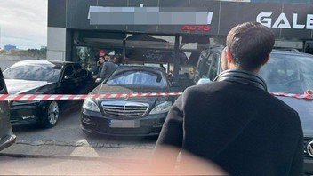 İstanbul'da oto galeriye el bombalı saldırı