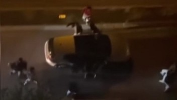 Yol verme tartışmasında ortalık karıştı, hamile kadın ortada kaldı