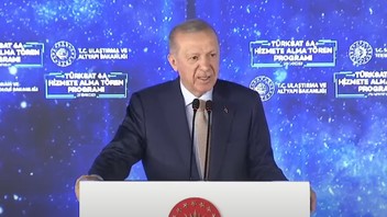 Erdoğan üniversite ve lise öğrencilerini işaret etti: ''Tüm tuşlara aynı anda basılıyor''