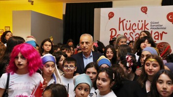 Küçük Ressamlar 23 Nisan Çocuk sergisi Küçükçekmece'de