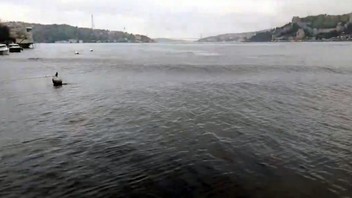 Deprem sırasında İstanbul Boğazı'nda herkesi korkutan görüntü