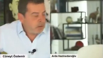 Cüneyt Özdemir'in deprem korkusu canlı yayına yansıdı