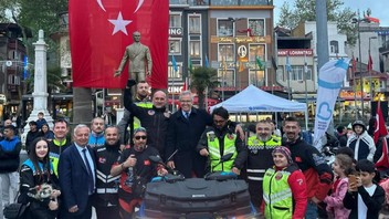 Bandırma'da 23 Nisan coşkusu motosiklet kortejiyle zirveye taşındı