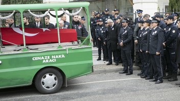 Ekranların efsane dizisi Arka Sokaklar'da izleyiciyi kahreden veda