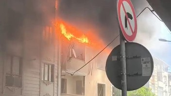İstanbul'da 4 katlı binada yangın paniği