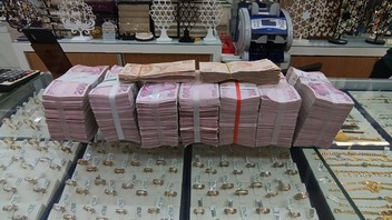 Ev kadını 1,4 milyon TL'lik altınlarını Gazze için bağışladı...