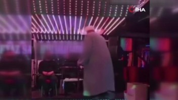Tebliğciler yine sahnede: Pavyonda eğlenceye ''vaaz'' molası