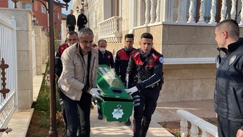 Önce eşini vurdu ardından da intihar etti!