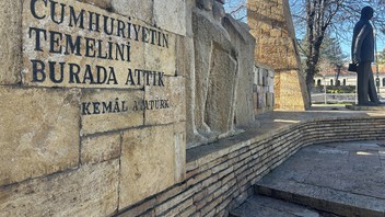 Türkiye Cumhuriyeti'nin temellerinin atıldığı noktadaki ayıp siliniyor!