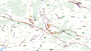 Kütahya peş peşe depremlerle sarsıldı