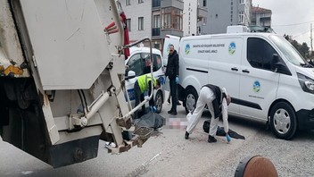 Çöp kamyonu yaşlı adamı ezerek öldürdü; korkunç kaza kamerada!