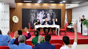Muratpaşa Belediye Başkanı Ümit Uysal: ''Politika yok bahis var''