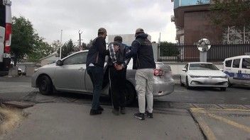 İstanbul'da İsrail Konsolosluğu önünde silahlı, kılıçlı saldırgan alarmı!