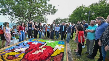 Muratpaşa çiçeklerle açık hava galerisine döndü