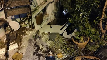 İstanbul'un kalbinde bir cip bina boşluğuna uçtu!