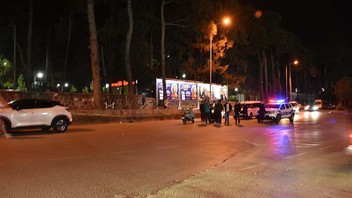 İzmir'de silahlı ve beyzbol sopalı kavga kanlı bitti: 2 ölü