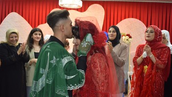 Türkiye'nin en sessiz mutluluğu: Damat da gelin de hem işitme hem de konuşma engelli...