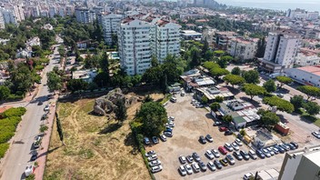 Lüks konutların yuttuğu Türkiye'nin tarihi noktası havadan görüntülendi