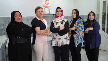 Depremzede ev hanımı, azmi ve kararlığıyla kendi işinin patron oldu