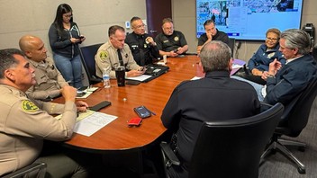 Los Angeles'ta kısmi sokağa çıkma yasağı