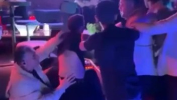 İstanbul'daki lüks otelin barında ''şampanya'' çatışması: Yaralılar var!