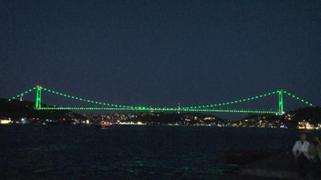 FSM Köprüsü 21 Haziran'a özel yeşil renkle aydınlatıldı