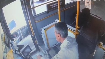 Özel halk otobüsü şoförüne kurşun yağdırdı