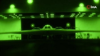 36 saat boyunca havadaydılar: ABD'nin İran'ı vurduğu B-2'lerin operasyon görüntüleri yayınlandı!