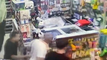 İstanbul'u da sallayan Bursa depreminde yaşanan panik kamerada