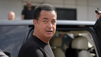 Acun Ilıcalı'dan sürpriz karar: Siz de TV8'e ortak olabilirsiniz!