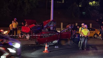 İstanbul'da korkunç kaza! Otomobil bu hale geldi
