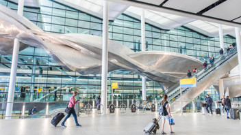 Londra'da hava sahası tamamen kapatıldı