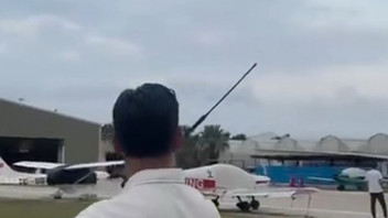 Adana'da düşen eğitim uçağı, evlilik teklifinden sonra irtifa kaybetmiş; o anlar kamerada!