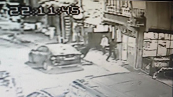 Uzun namlulu silahlarla kıraathane baskını kamerada