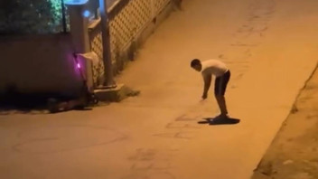 Sadece sevgilisinden özür dilemek istemişti... Onu gören polisi aradı!