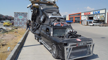 Otomobil tutkunu vatandaşın bilim kurgu filminden fırlamışa benzeyen aracını gören inanamadı!