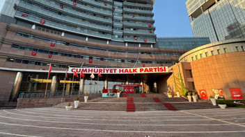 CHP'de ihraç depremi sonrası iki ismin koltuğu gitti!