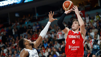 12 Dev Adam EuroBasket'te finale yükseldi; şimdiki rakibimiz Almanya..