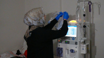 Böbrek yetmezliği çekiyordu; 27 yaşında evdeki tedaviyle hayata tutundu