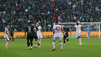 Galatasaray'a Kocaeli deplasmanında soğuk duş: Yenilmezlik serisi sona erdi!