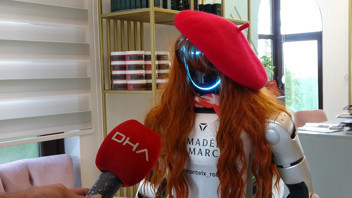 Adı Marcelx... O Türkiye'nin resmen bir işte çalışan ilk yapay zekalı insansı robotu oldu
