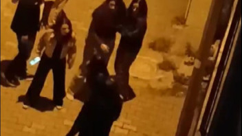 İki genç kızın kavgası mahalleyi ayağa kaldırdı